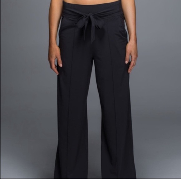 Lululemon Noir Pant
Black - Picture 5 of 16